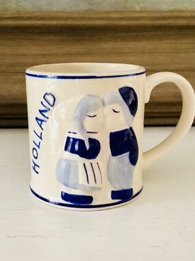 Vintage Delft Blue & White Hand Painted Dutch Kissing Couple 10 oz Mug Holland
